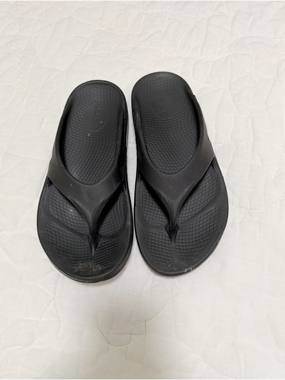 OOFOS Black Women’s Thong Sandal